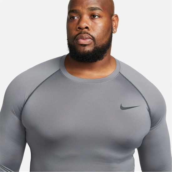Мъжки долни дрехи Nike Pro Dri-FIT Men's Tight Fit Long-Sleeve Top Nike Pro Dri-FIT Men's Tight Fit Long-Sleeve Top Мъжки долни дрехи