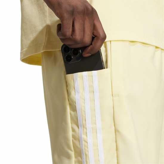 Дамски къси панталони Adidas Essentials 3-Stripes Shorts Почти Жълто Adidas Essentials 3-Stripes Shorts Почти Жълто Дамски къси панталони