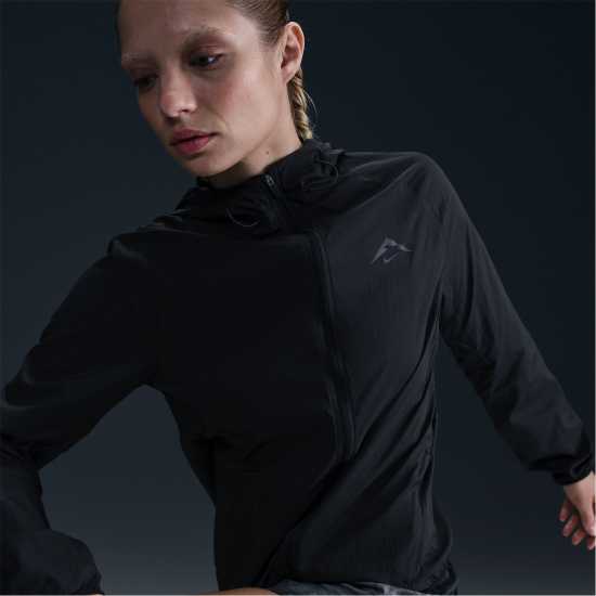 Nike Мъжко Яке Trail Repel Womens Jacket Черно/Бяло/Черно Дамски якета и палта