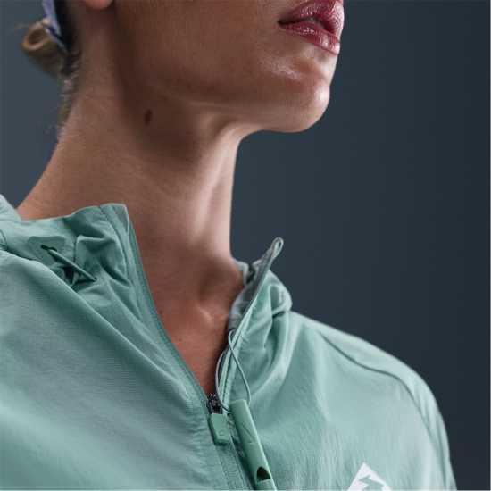 Дамски якета и палта Nike Мъжко Яке Trail Repel Womens Jacket Can/Prl/Smt Wht Nike Мъжко Яке Trail Repel Womens Jacket Can/Prl/Smt Wht Дамски якета и палта