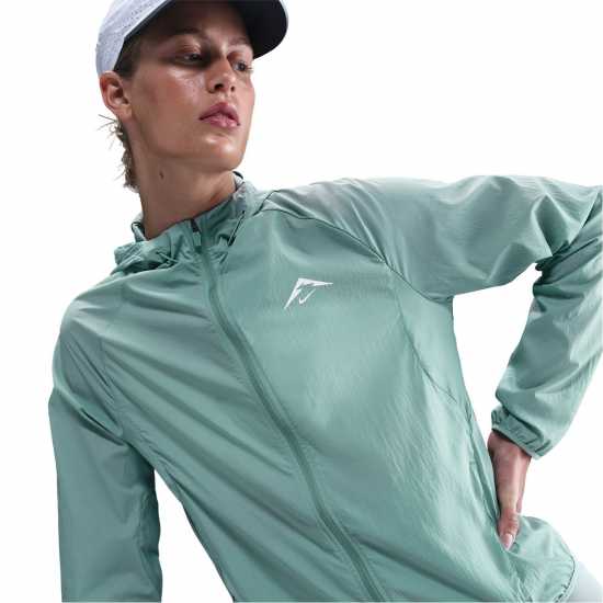 Дамски якета и палта Nike Мъжко Яке Trail Repel Womens Jacket Can/Prl/Smt Wht Nike Мъжко Яке Trail Repel Womens Jacket Can/Prl/Smt Wht Дамски якета и палта