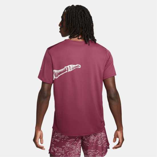 Nike Dri-FIT UV Run Division Miler Men's Short-Sleeve Graphic Running Top Rosewood Мъжки ризи