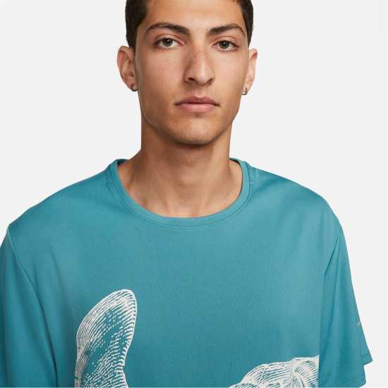 Nike Dri-FIT UV Run Division Miler Men's Short-Sleeve Graphic Running Top Mineral Teal Мъжки ризи