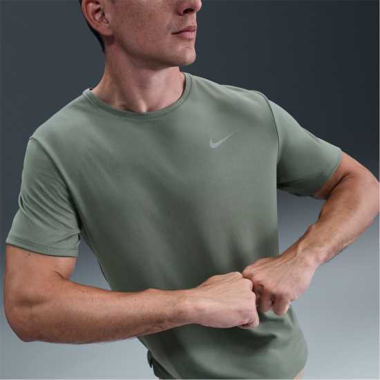 Мъжки тениски и фланелки Nike Мъжко Горнище За Бягане Drifit Miler Running Top Mens Clay Green Nike Мъжко Горнище За Бягане Drifit Miler Running Top Mens Clay Green Мъжки тениски и фланелки