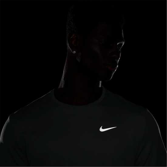 Мъжки тениски и фланелки Nike Мъжко Горнище За Бягане Drifit Miler Running Top Mens Clay Green Nike Мъжко Горнище За Бягане Drifit Miler Running Top Mens Clay Green Мъжки тениски и фланелки