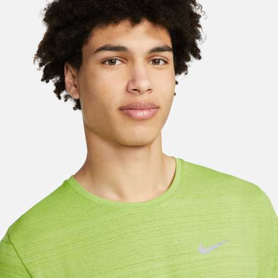 Мъжки тениски и фланелки Nike Мъжко Горнище За Бягане Drifit Miler Running Top Mens Vivid Purple Nike Мъжко Горнище За Бягане Drifit Miler Running Top Mens Vivid Purple Мъжки тениски и фланелки