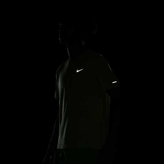 Мъжки тениски и фланелки Nike Мъжко Горнище За Бягане Drifit Miler Running Top Mens Vivid Purple Nike Мъжко Горнище За Бягане Drifit Miler Running Top Mens Vivid Purple Мъжки тениски и фланелки