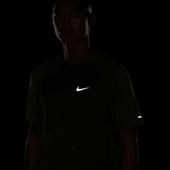 Мъжки тениски и фланелки Nike Мъжко Горнище За Бягане Drifit Miler Running Top Mens Vivid Purple Nike Мъжко Горнище За Бягане Drifit Miler Running Top Mens Vivid Purple Мъжки тениски и фланелки