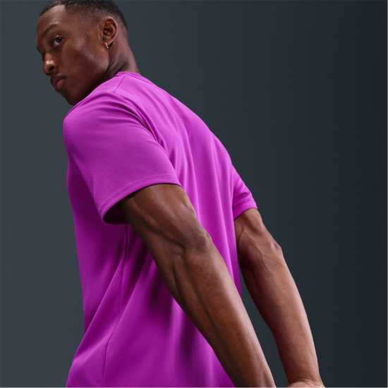 Мъжки тениски и фланелки Nike Мъжко Горнище За Бягане Drifit Miler Running Top Mens Vivid Purple Nike Мъжко Горнище За Бягане Drifit Miler Running Top Mens Vivid Purple Мъжки тениски и фланелки