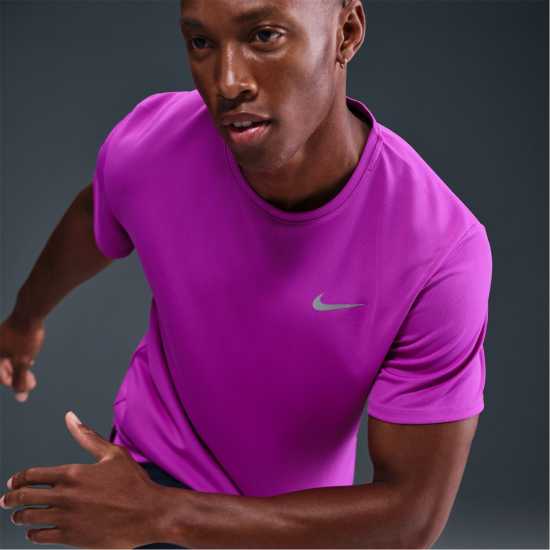 Мъжки тениски и фланелки Nike Мъжко Горнище За Бягане Drifit Miler Running Top Mens Vivid Purple Nike Мъжко Горнище За Бягане Drifit Miler Running Top Mens Vivid Purple Мъжки тениски и фланелки