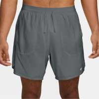 Nike Stride 7In Short Smoke Grey/Silv Nike Stride 7In Short Smoke Grey/Silv