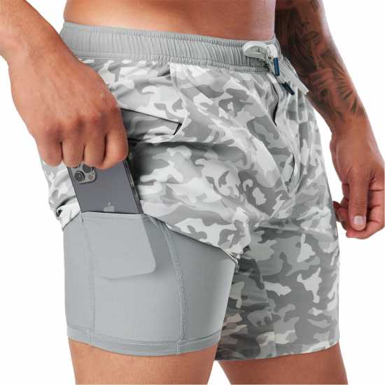 Мъжки дрехи за бягане Nathan Ess Short 7In Sn99 Grey Camo Nathan Ess Short 7In Sn99 Grey Camo Мъжки дрехи за бягане