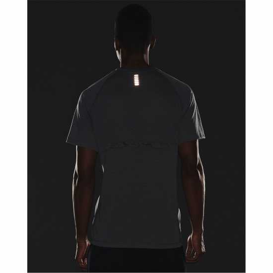 Мъжки дрехи за бягане Under Armour Мъжка Риза Short Sleeve T-Shirt Mens Черно сиво Under Armour Мъжка Риза Short Sleeve T-Shirt Mens Черно сиво Мъжки дрехи за бягане