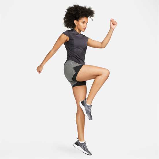 Nike Dri-FIT ADV Run Division Women's Short-Sleeve Top Gridiron/Black Атлетика