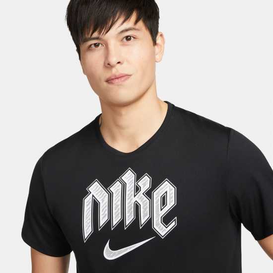 Nike Dri-FIT Run Division Miler Men's Short-Sleeve Running Top Black/Silver Мъжко облекло за едри хора