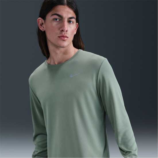 Мъжки дрехи за бягане Nike Miler Men's Dri-Fit Uv Long-Sleeve Running Top Nike Miler Men's Dri-Fit Uv Long-Sleeve Running Top Мъжки дрехи за бягане
