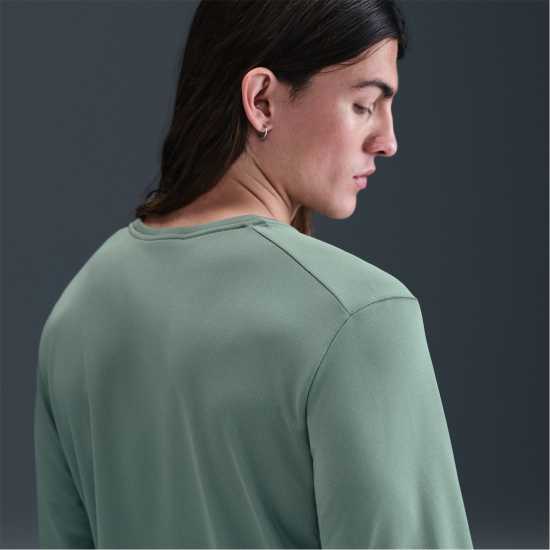 Мъжки дрехи за бягане Nike Miler Men's Dri-Fit Uv Long-Sleeve Running Top Nike Miler Men's Dri-Fit Uv Long-Sleeve Running Top Мъжки дрехи за бягане