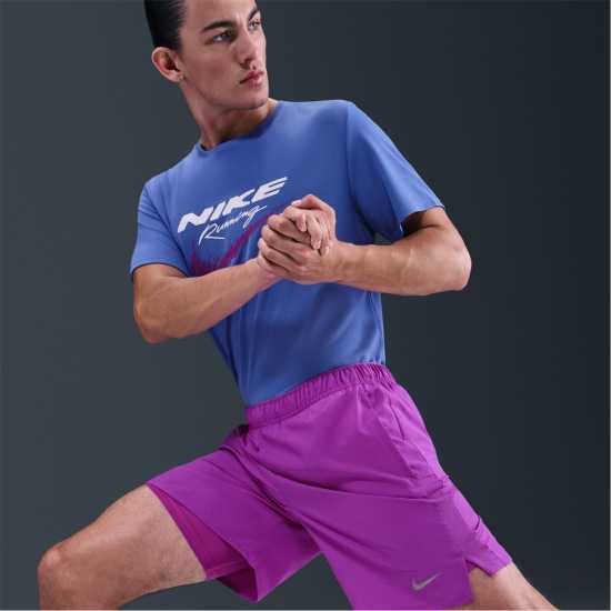 Мъжки дрехи за бягане Nike Challenger Mens 2-In-1 Running Shorts Vivid Prpl/Silv Nike Challenger Mens 2-In-1 Running Shorts Vivid Prpl/Silv Мъжки дрехи за бягане