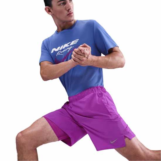 Мъжки дрехи за бягане Nike Challenger Mens 2-In-1 Running Shorts Vivid Prpl/Silv Nike Challenger Mens 2-In-1 Running Shorts Vivid Prpl/Silv Мъжки дрехи за бягане