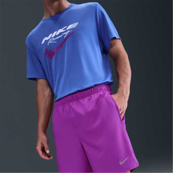 Мъжки дрехи за бягане Nike Challenger Mens 2-In-1 Running Shorts Vivid Prpl/Silv Nike Challenger Mens 2-In-1 Running Shorts Vivid Prpl/Silv Мъжки дрехи за бягане