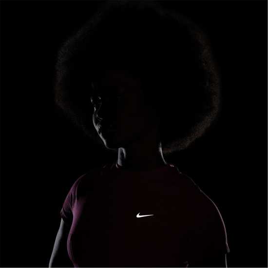 Дамски дрехи за бягане Nike Running Division Women's Dri-FIT ADV Short-Sleeve Running Top Алхимия Розова Nike Running Division Women's Dri-FIT ADV Short-Sleeve Running Top Алхимия Розова Дамски дрехи за бягане