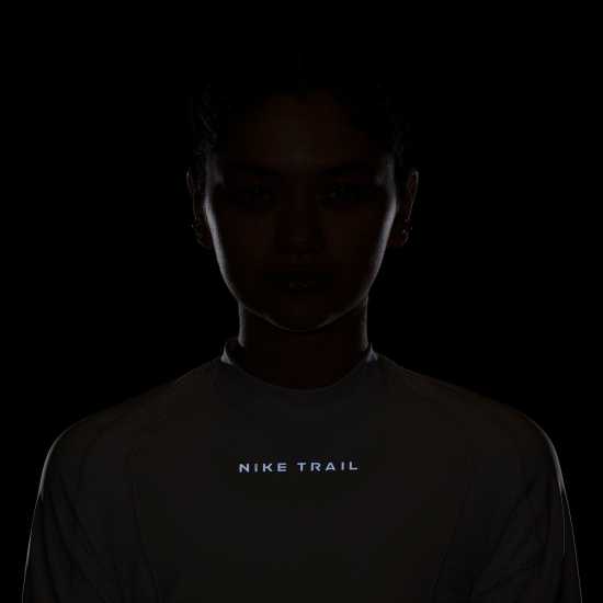 Nike Trail Women's Dri-FIT Long-Sleeve Running Top Светло Оревуд Nike Trail Women's Dri-FIT Long-Sleeve Running Top Светло Оревуд