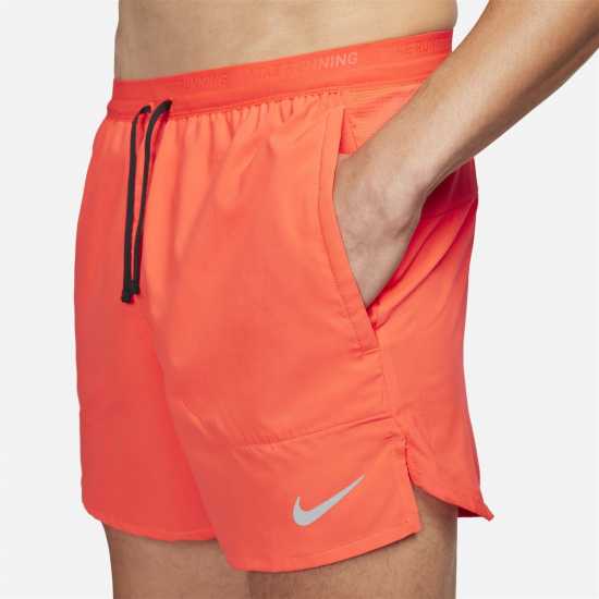 Мъжки дрехи за бягане Nike Спортни Шорти Stride 5In Performance Shorts Mens Crimson Nike Спортни Шорти Stride 5In Performance Shorts Mens Crimson Мъжки дрехи за бягане