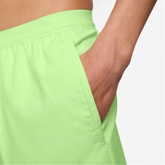 Мъжки дрехи за бягане Nike Спортни Шорти Stride 5In Performance Shorts Mens Почти Волт Nike Спортни Шорти Stride 5In Performance Shorts Mens Почти Волт Мъжки дрехи за бягане