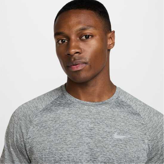 Nike Stride Short Sleeve Performance Tee Mens Димно сиво Атлетика