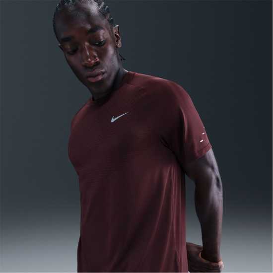 Nike Nike Stride Short Sleeve Performance T-Shirt Бордово Смъстяване 