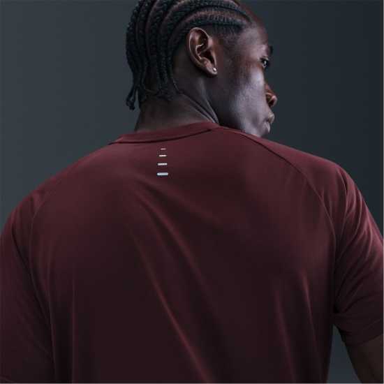 Nike Nike Stride Short Sleeve Performance T-Shirt Бордово Смъстяване 