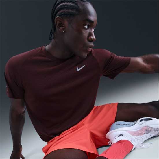 Nike Nike Stride Short Sleeve Performance T-Shirt Бордово Смъстяване 