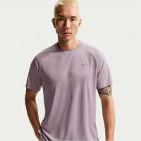 Nike Nike Stride Short Sleeve Performance T-Shirt Nike Nike Stride Short Sleeve Performance T-Shirt