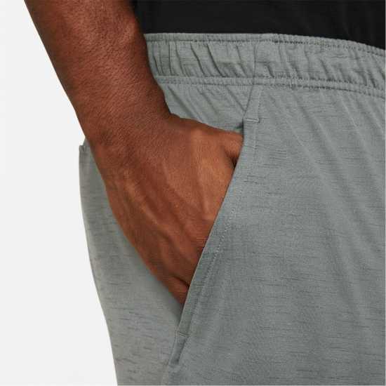 Nike Yoga Dri-FIT Men's Shorts Smoke Grey Мъжко облекло за едри хора