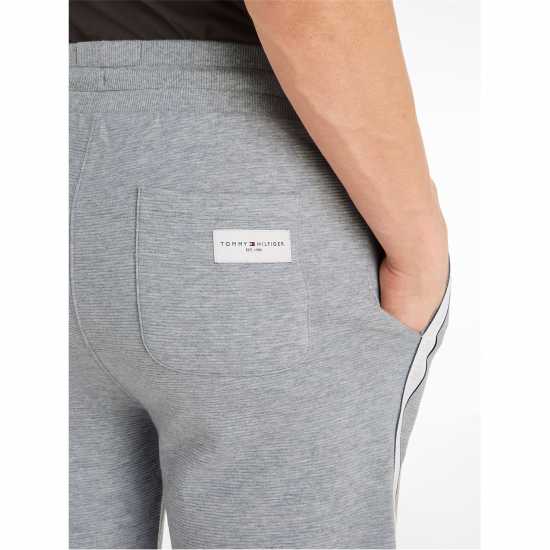 Мъжки къси панталони Tommy Hilfiger Мъжки Шорти Drawstring Waist Shorts Mens Сива пухка P61 Tommy Hilfiger Мъжки Шорти Drawstring Waist Shorts Mens Сива пухка P61 Мъжки къси панталони