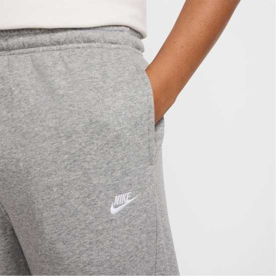 Мъжки меки спортни долнища Nike Club Ft Jogger Sn99 Тъмно сиво мъхле Nike Club Ft Jogger Sn99 Тъмно сиво мъхле Мъжки меки спортни долнища