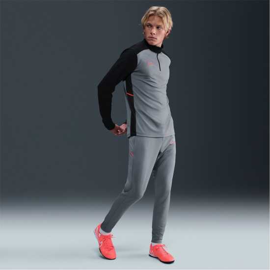 Мъжки спортни екипи в две части Nike Мъжки Анцуг Academy Zippered Tracksuit Bottoms Mens Grey/Black Nike Мъжки Анцуг Academy Zippered Tracksuit Bottoms Mens Grey/Black Мъжки спортни екипи в две части