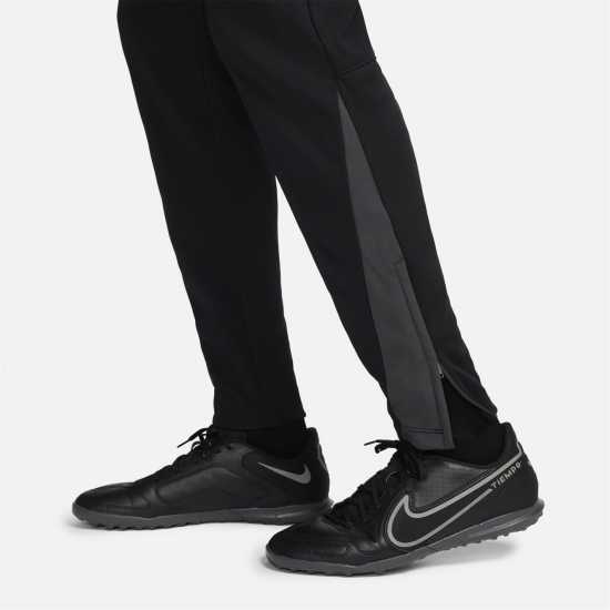 Мъжки спортни екипи в две части Nike Academy Winter Warrior Men's Therma-FIT Soccer Pants Черно/Сиво Nike Academy Winter Warrior Men's Therma-FIT Soccer Pants Черно/Сиво Мъжки спортни екипи в две части