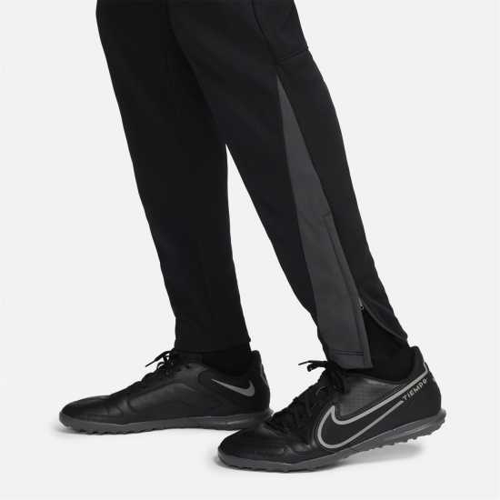 Мъжки спортни екипи в две части Nike Academy Winter Warrior Men's Therma-FIT Soccer Pants Черно/Сиво Nike Academy Winter Warrior Men's Therma-FIT Soccer Pants Черно/Сиво Мъжки спортни екипи в две части