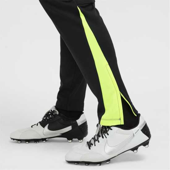 Мъжки спортни екипи в две части Nike Academy Winter Warrior Men's Therma-FIT Soccer Pants Черно/Волт Nike Academy Winter Warrior Men's Therma-FIT Soccer Pants Черно/Волт Мъжки спортни екипи в две части
