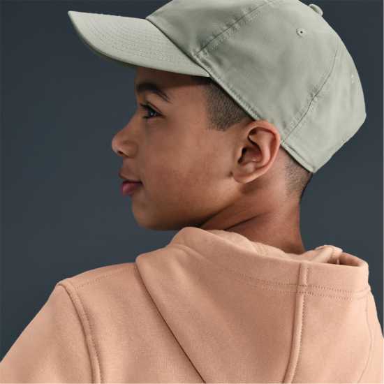 Детски суитчъри и блузи с качулки Nike Club Pullover Hoodie Junior Boys Light Bone Nike Club Pullover Hoodie Junior Boys Light Bone Детски суитчъри и блузи с качулки