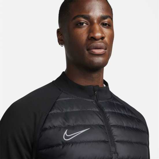 Футболни тренировъчни горнища Nike Academy Winter Warrior Men's Therma-FIT 1/2-Zip Soccer Top Черно/Сиво Nike Academy Winter Warrior Men's Therma-FIT 1/2-Zip Soccer Top Черно/Сиво Футболни тренировъчни горнища