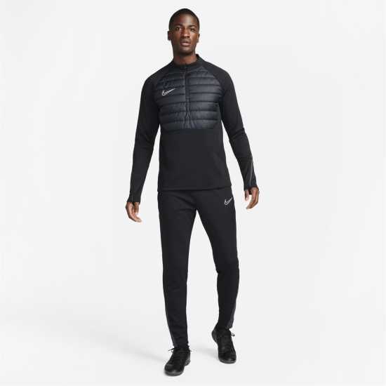 Футболни тренировъчни горнища Nike Academy Winter Warrior Men's Therma-FIT 1/2-Zip Soccer Top Черно/Сиво Nike Academy Winter Warrior Men's Therma-FIT 1/2-Zip Soccer Top Черно/Сиво Футболни тренировъчни горнища