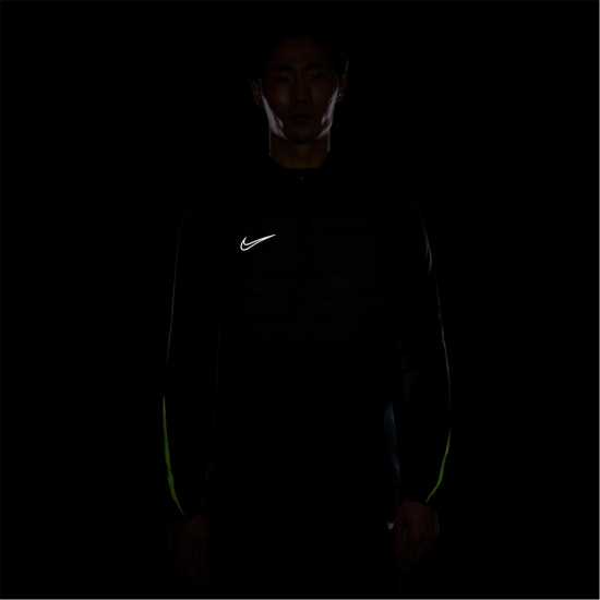 Nike Academy Winter Warrior Men's Therma-Fit 1/2-Zip Soccer Top Черно/Волт Nike Academy Winter Warrior Men's Therma-Fit 1/2-Zip Soccer Top Черно/Волт