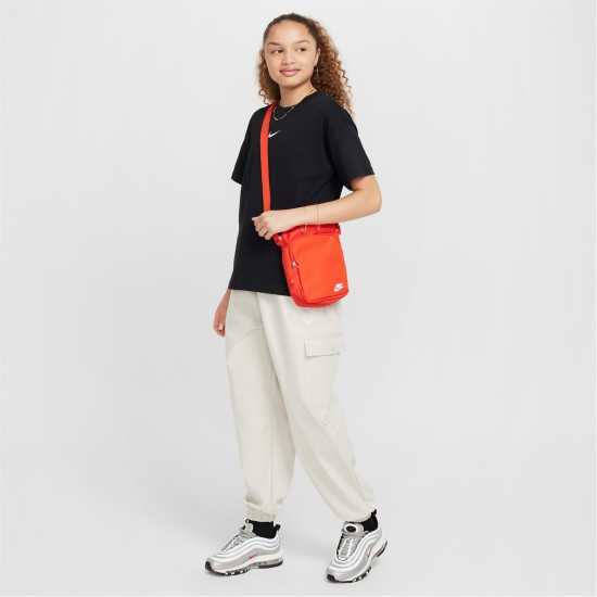 Nike G Nsw Tee Boy E Jn44 Nike G Nsw Tee Boy E Jn44