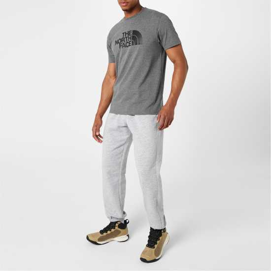 Мъжки тениски и фланелки Мъжка Риза The North Face Regular Fit Short Sleeve T-Shirt Mens JBV сива пещера Мъжка Риза The North Face Regular Fit Short Sleeve T-Shirt Mens JBV сива пещера Мъжки тениски и фланелки