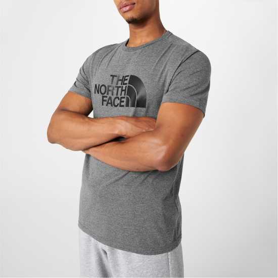 Мъжки тениски и фланелки Мъжка Риза The North Face Regular Fit Short Sleeve T-Shirt Mens JBV сива пещера Мъжка Риза The North Face Regular Fit Short Sleeve T-Shirt Mens JBV сива пещера Мъжки тениски и фланелки