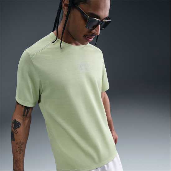 Nike Мъжка Риза Air Run T-Shirt Mens Олива зелена Мъжки тениски и фланелки