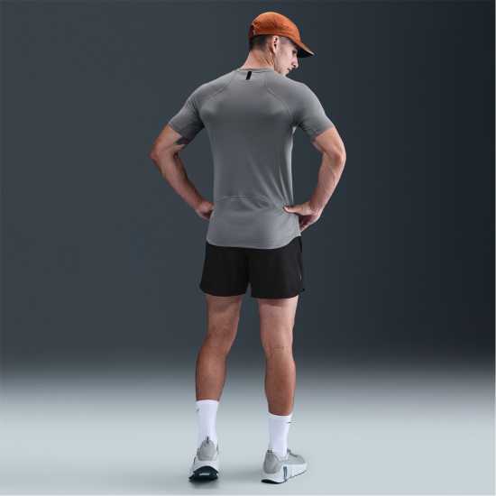 Nike Мъжка Тениска Къс Ръкав Pro Training Dri-Fit Short Sleeve Top Mens Smoke Grey Мъжки тениски и фланелки
