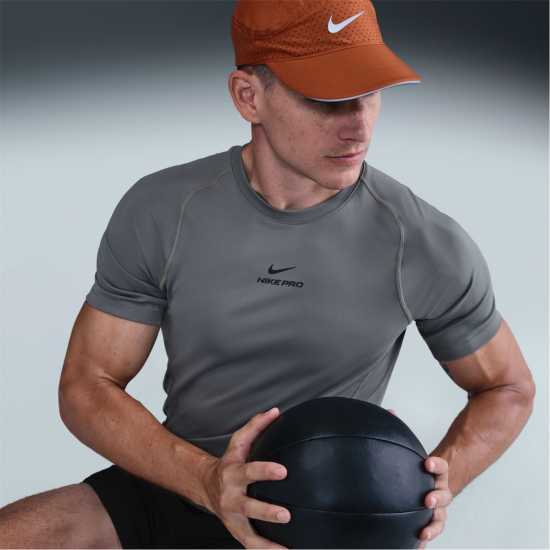 Nike Мъжка Тениска Къс Ръкав Pro Training Dri-Fit Short Sleeve Top Mens Smoke Grey Мъжки тениски и фланелки